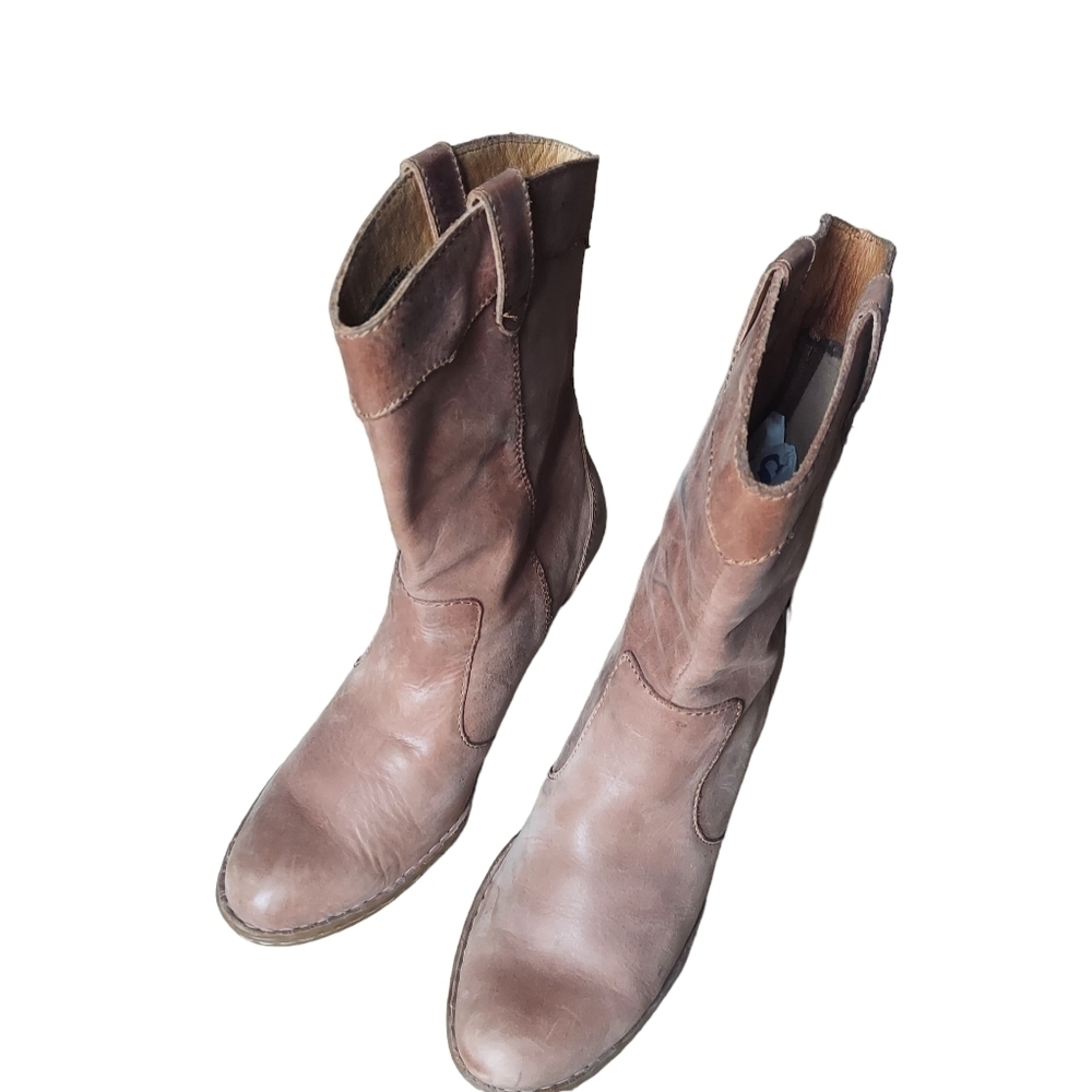 11 Born tan‎ leather boots